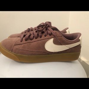 Nike Old School ladies 6.5 shoes